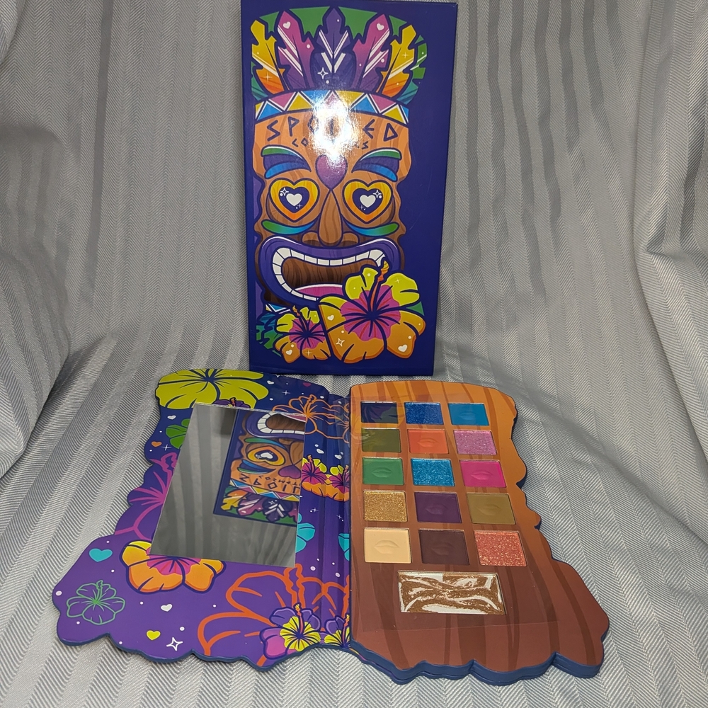 Vibrant Eyeshadow Palette with Mirror